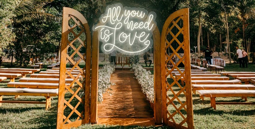 Neón ALL YOU NEED IS LOVE